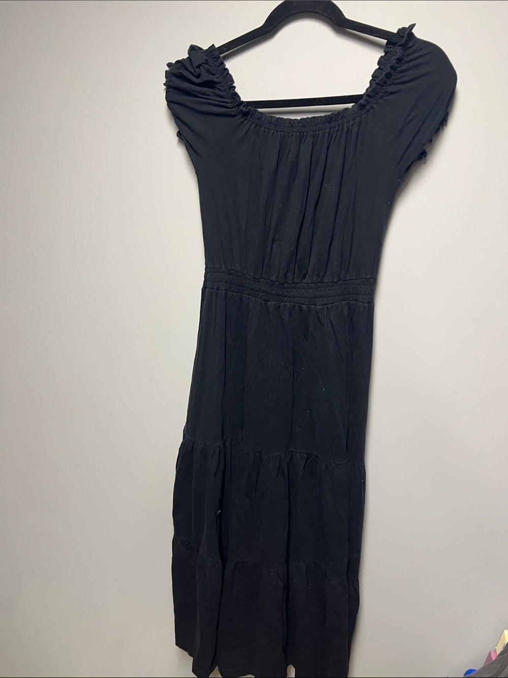 FARM Rio Black Off-the-Shoulder Tiered Midi Dress